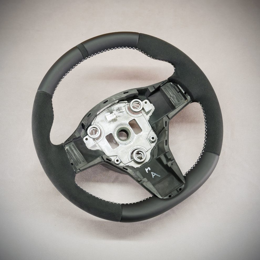 Obszycie kierownicy Tesla Model 3