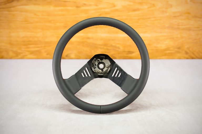 Obszycie kierownicy do łodzi Obszycie kierownicy do łodzi