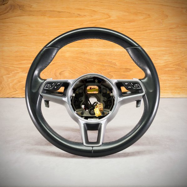 Kierownica Porsche Macan przed obszyciem