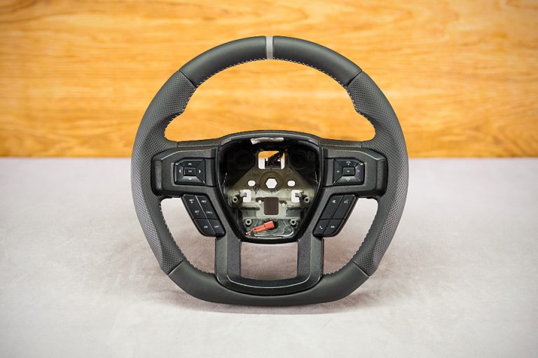 Modyfikacja i obszycie kierownicy Ford F150 Modyfikacja i obszycie kierownicy Ford F150
