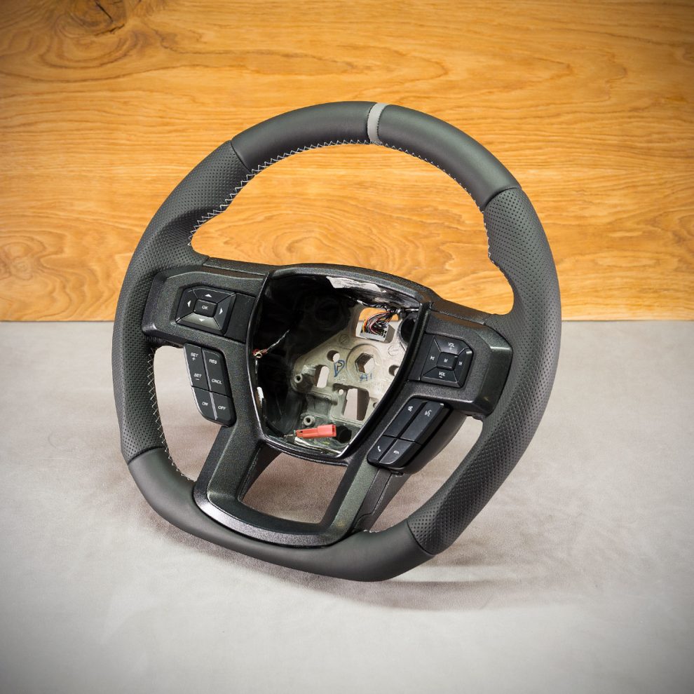 Modyfikacja i obszycie kierownicy Ford F150