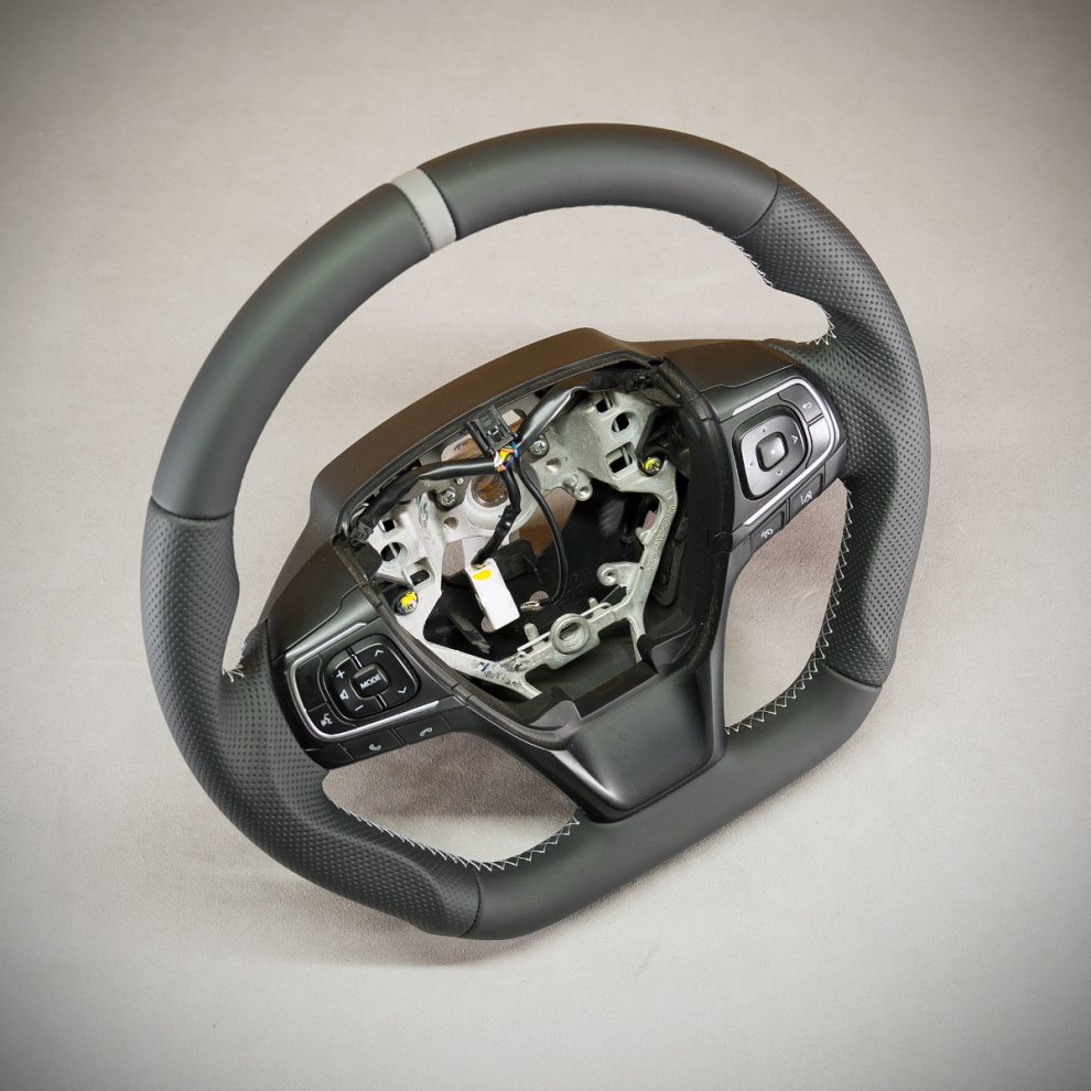 Modyfikacja i obszycie kierownicy Toyota Avensis T27