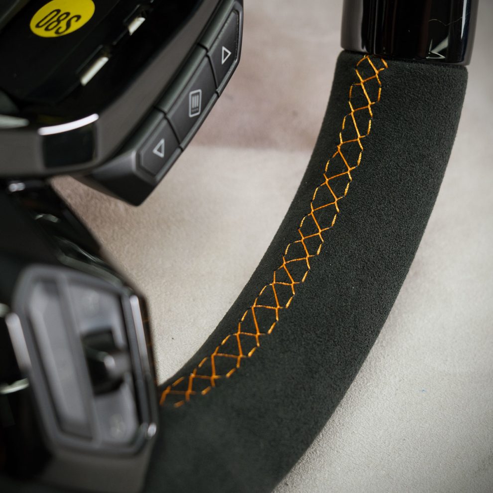 Kierownica Lamborghini Huracan przed obszyciem