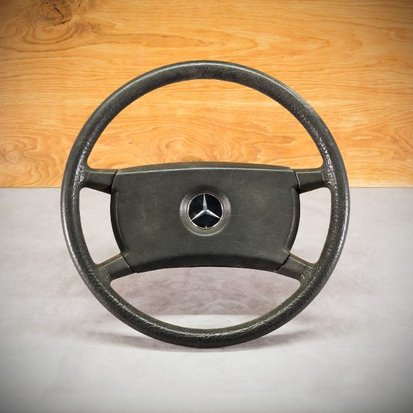 Kierownica Mercedes-Benz 500 przed modywikacją Kierownica Mercedes-Benz 500 przed modywikacją
