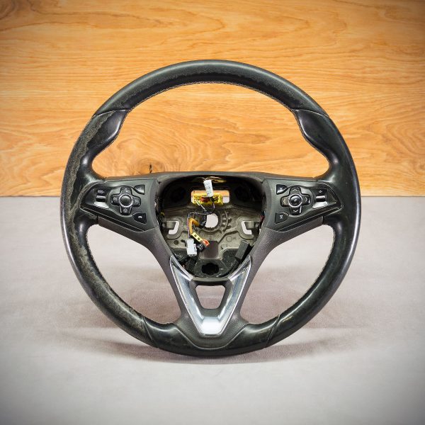 Kierownica Opel Astra K przed obszyciem