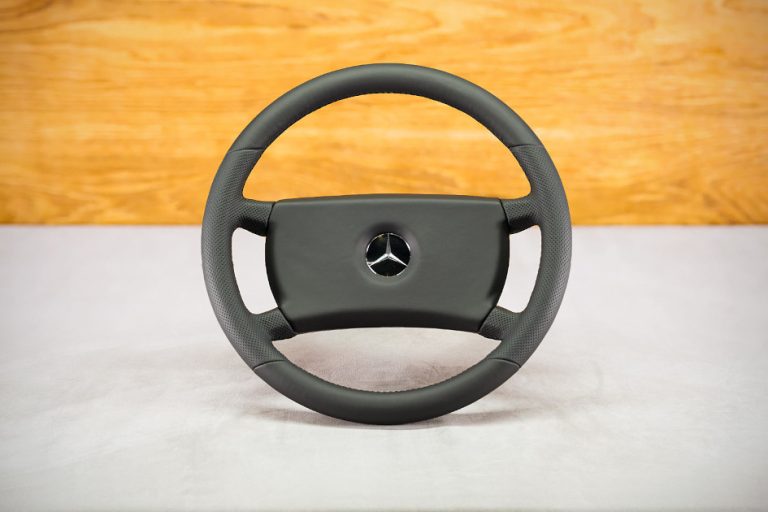 Modyfikacja i obszycie kierownicy Mercedes-Benz 500 Modyfikacja i obszycie kierownicy Mercedes-Benz 500
