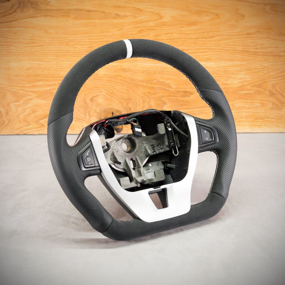 Modyfikacja i obszycie kierownicy Renault Laguna III