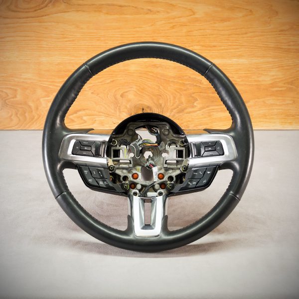 Kierownica Ford Mustang VI przed modyfikacją