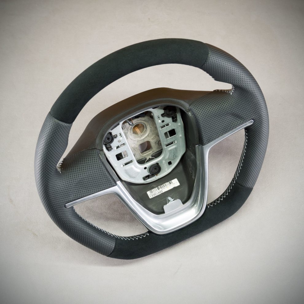 Modyfikacja i obszycie kierownicy Opel Astra J