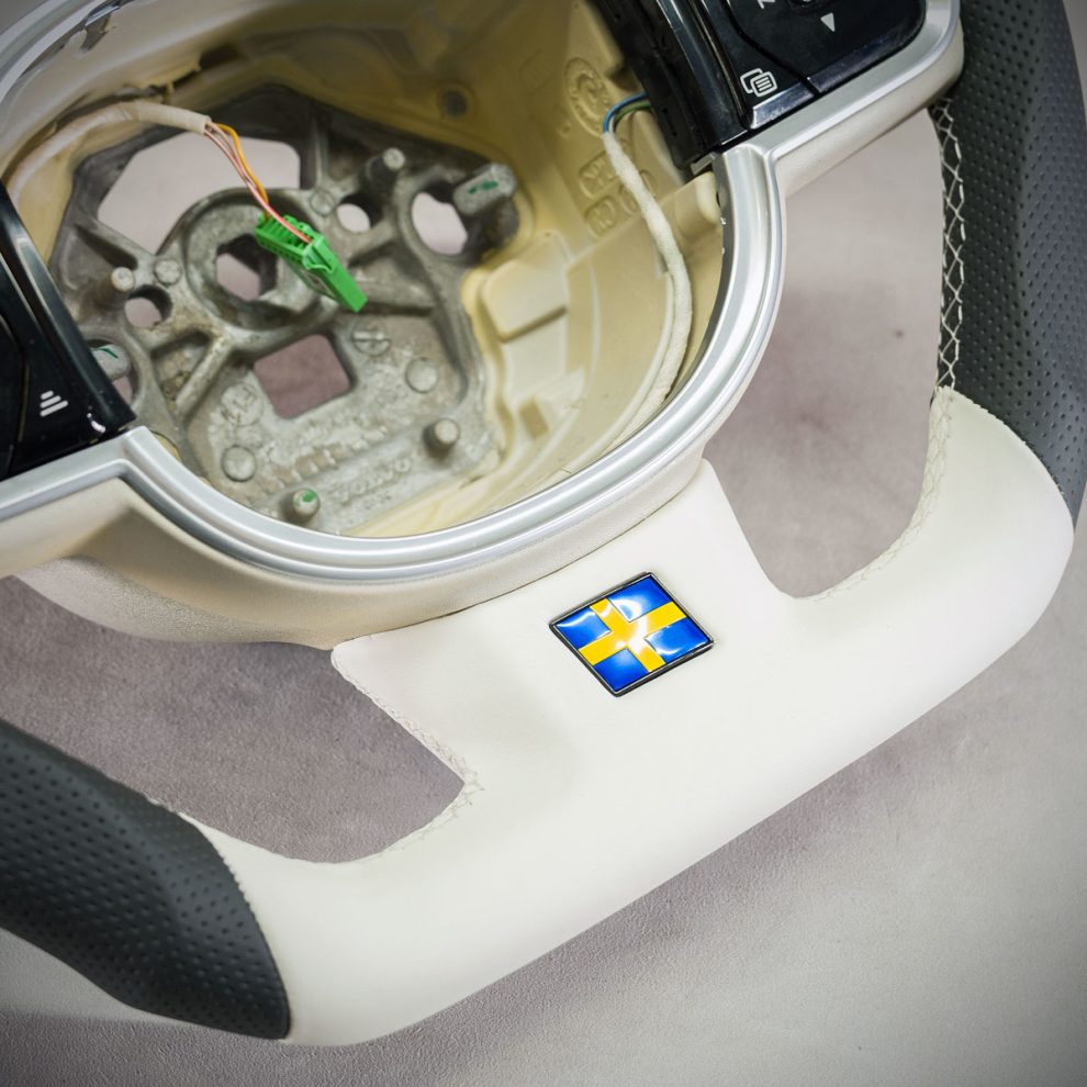 Modyfikacja i obszycie kierownicy Volvo V90