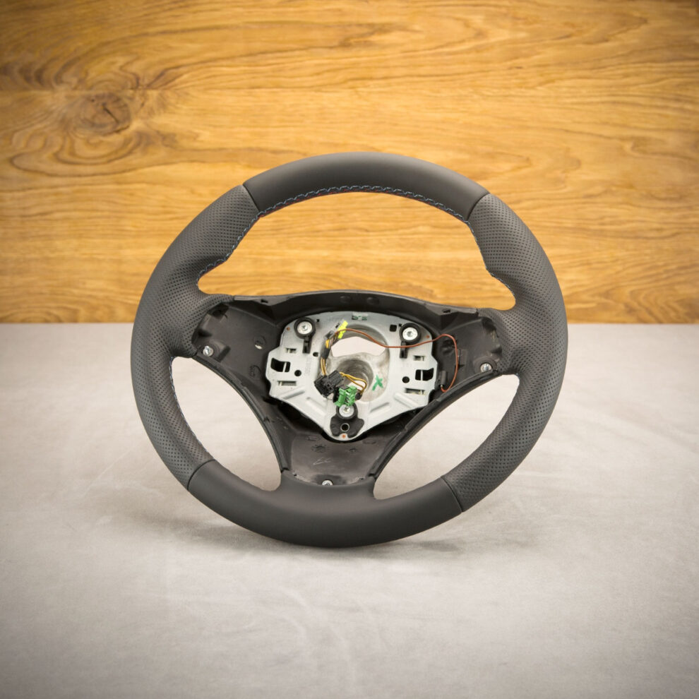 Modyfikacja i obszycie kierownicy BMW E92 325i