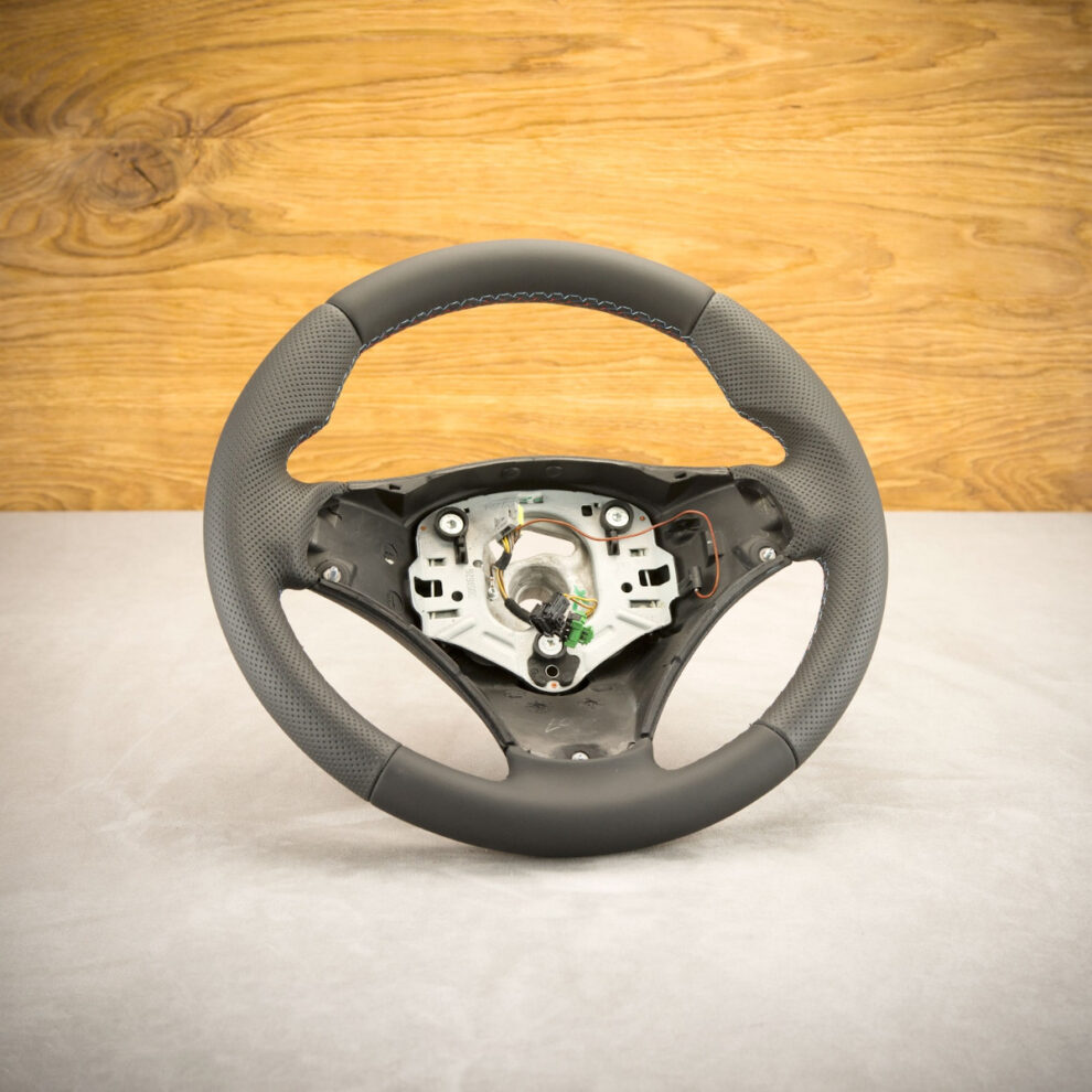 Modyfikacja i obszycie kierownicy BMW E92 325i