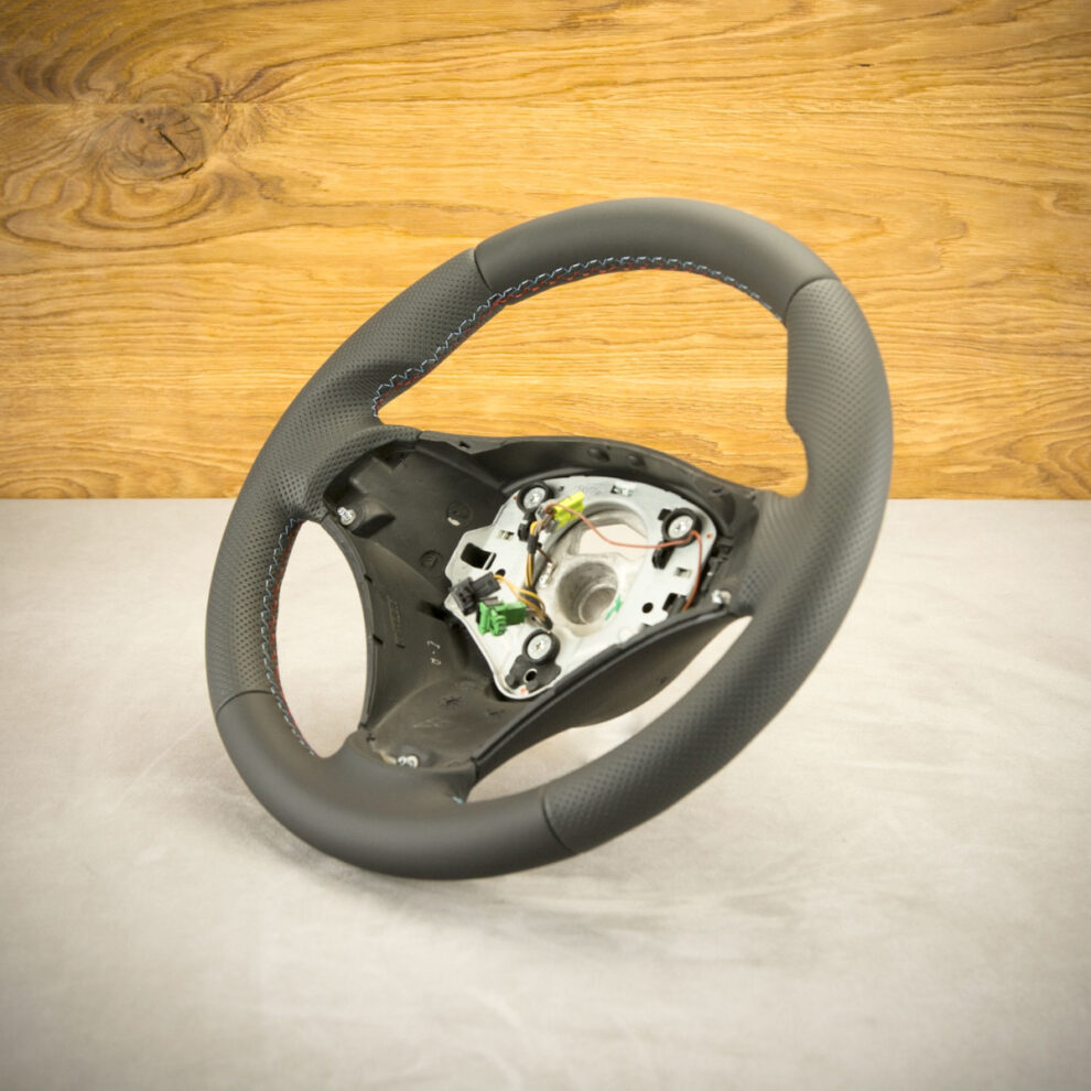 Modyfikacja i obszycie kierownicy BMW E92 325i