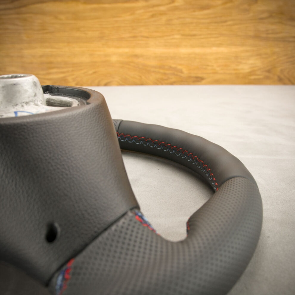 Modyfikacja i obszycie kierownicy BMW E92 325i