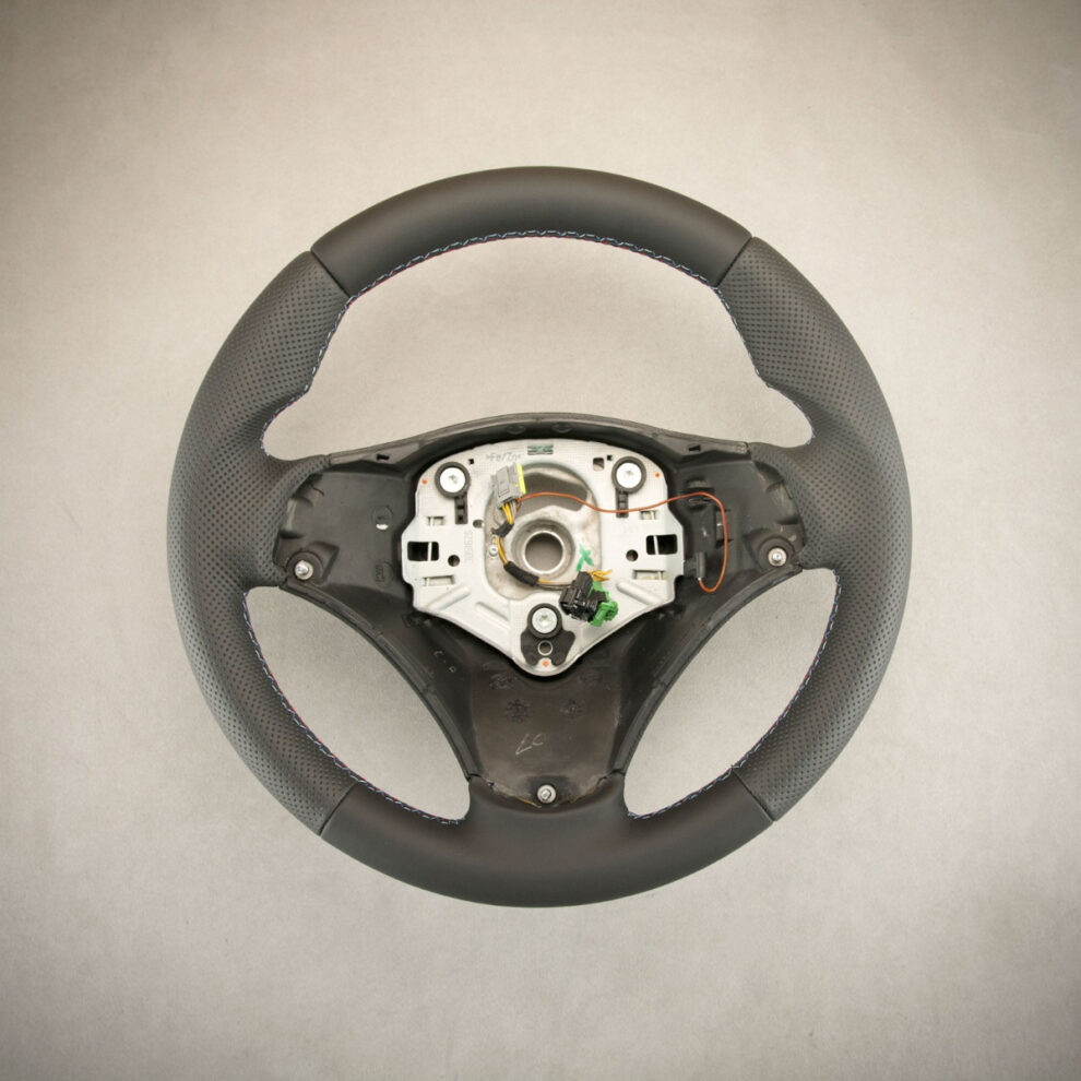 Modyfikacja i obszycie kierownicy BMW E92 325i